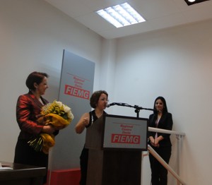 Sônia Gonzaga recebe homenagem especial de Sandra Passos no evento “Destaque Político e Empresarial 2011” sandra passos - destaque divinews